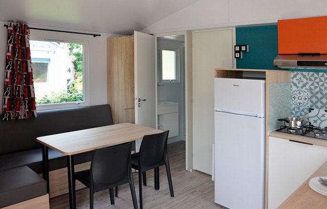 Cottage Atlantique kitchen and lounge